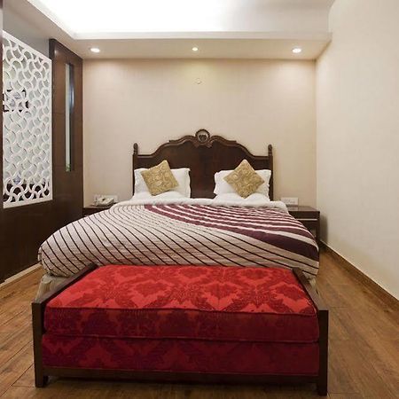 Oyo Premium Pitampura Hotel New Delhi Exterior photo