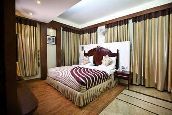 Oyo Premium Pitampura Hotel New Delhi Exterior photo